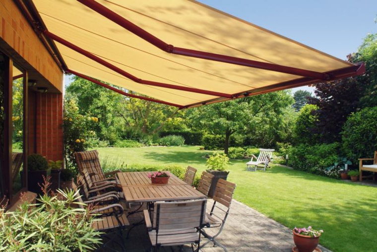 Toldo en jardín